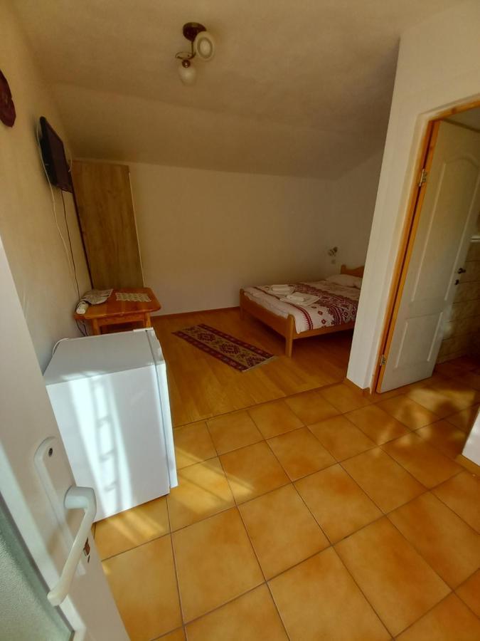 Pensjonat Casa Din Barcut Zewnętrze zdjęcie