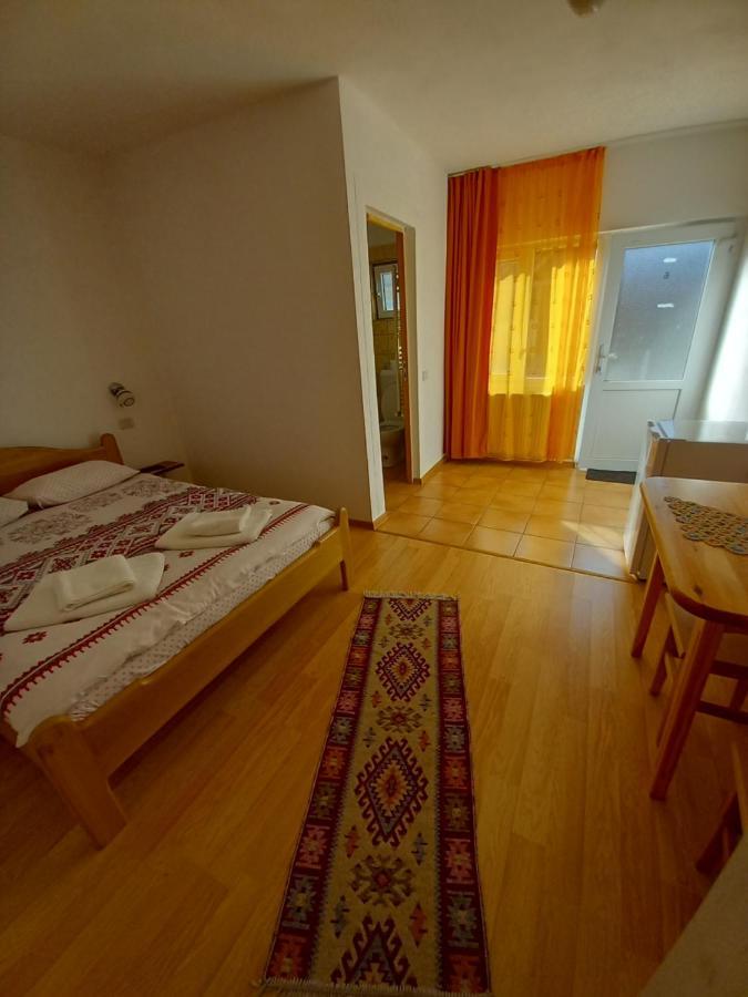 Pensjonat Casa Din Barcut Zewnętrze zdjęcie
